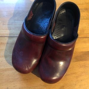 Dansko/burgundy/size 36/ lightly worn